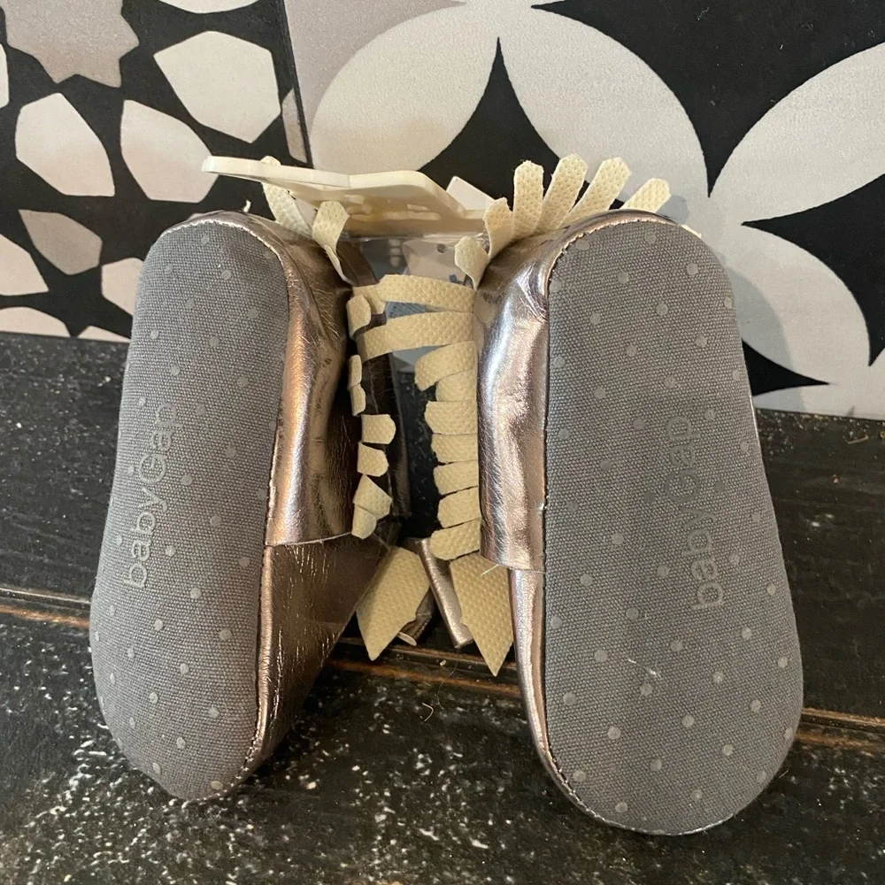 METALLIC fringe leather baby moccasins! Soft soles/good for baby feet 👣 NWT